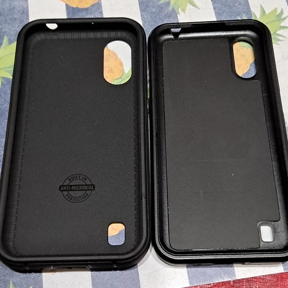 Samsung galaxy A01 16GB W/2 phone cases